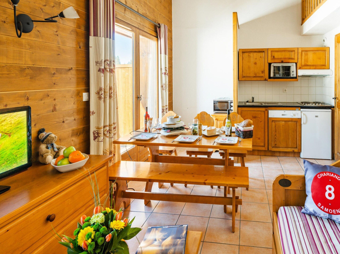 Private kitchen, Spacious Alpine Chalet for 10, Haute-Savoie