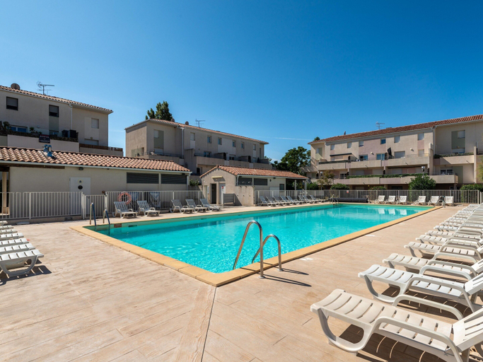 Pool 3, Pool View Apartment for Six, Gard