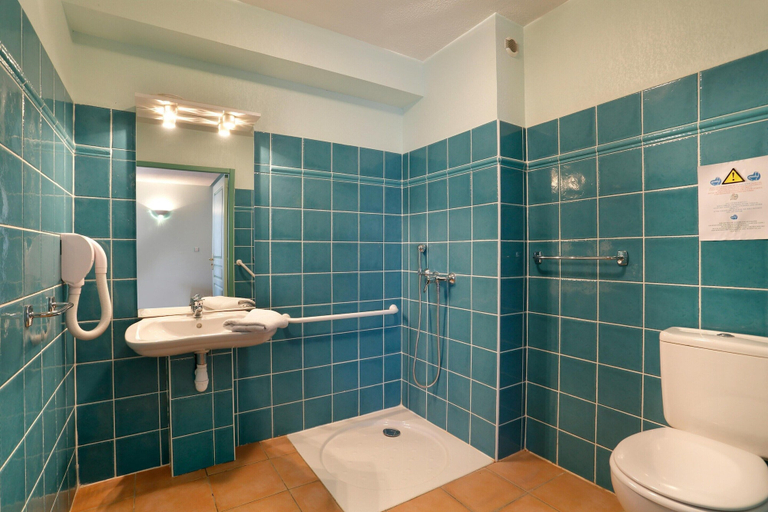 Bathroom, Holiday Home for 8 in a Secure Estate, Var