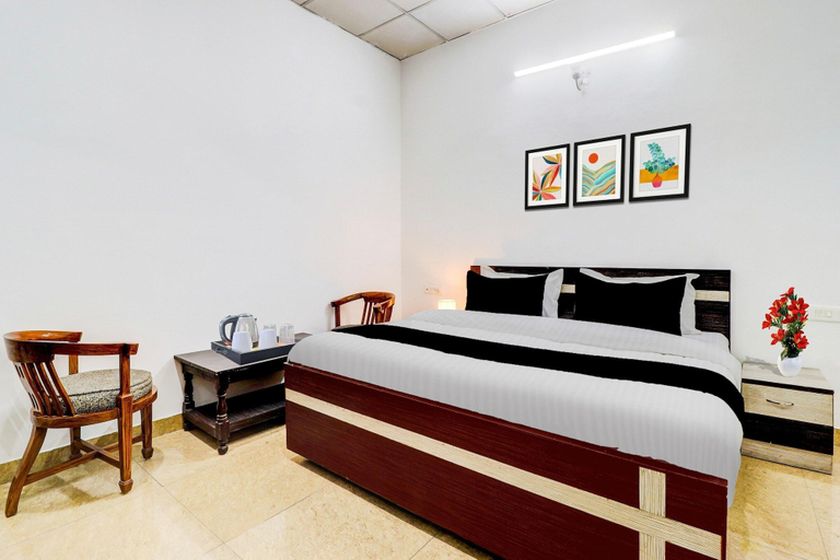 Room 2, Deluxe Bhagwan Guest House, Dehradun