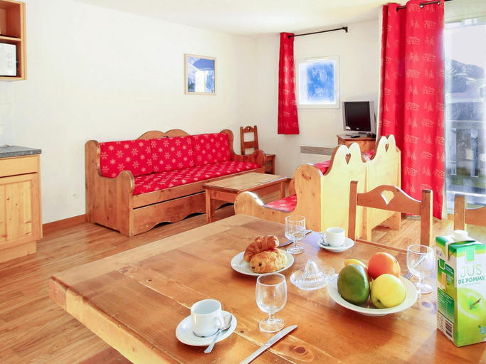 Dining 2, Duplex Apartment for 9 in La Foux d’Allos, Alpes-de-Haute-Provence