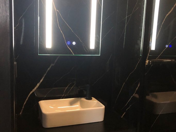 Bathroom 5, Villa Lumina Royale with swimming pool, Limburg