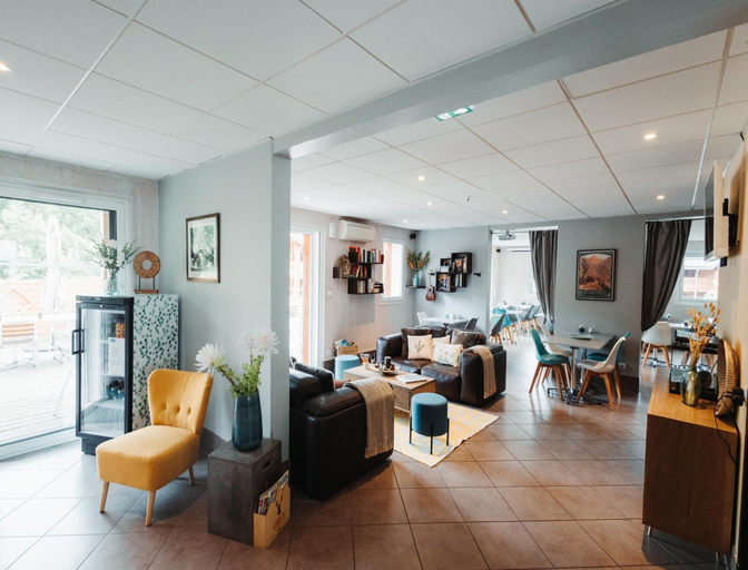Reception 4, Rental for 6 With Private Balcony, Ariège
