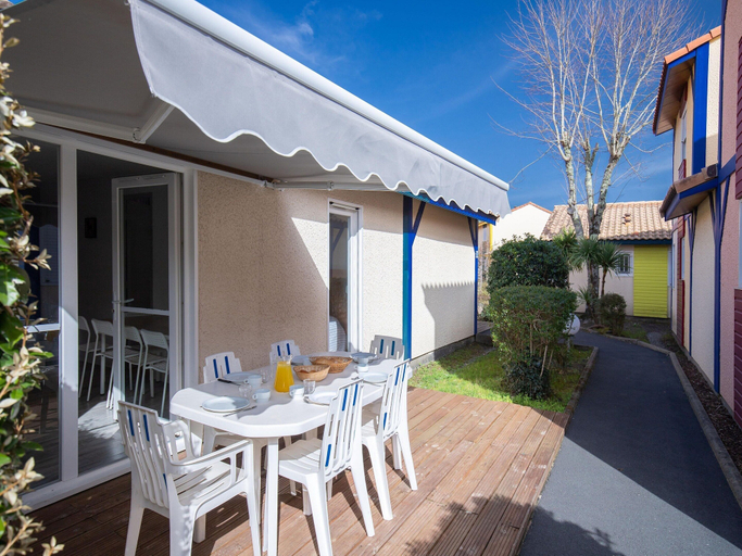 Balcony, Large 8-Person Villa near Ocean, Landes