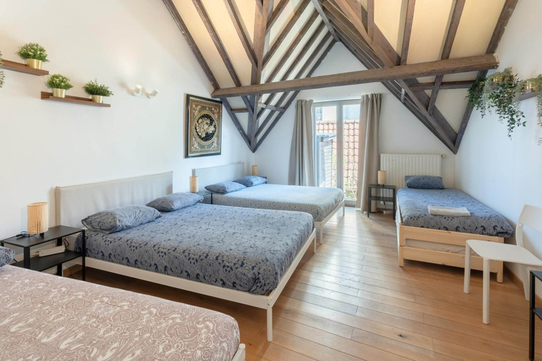 Room 3, Spacious 11-person Stay in Antwerp, Antwerpen