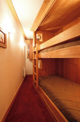 Room 3, Spacious Alpine Apartment by the Chairlifts, Isère