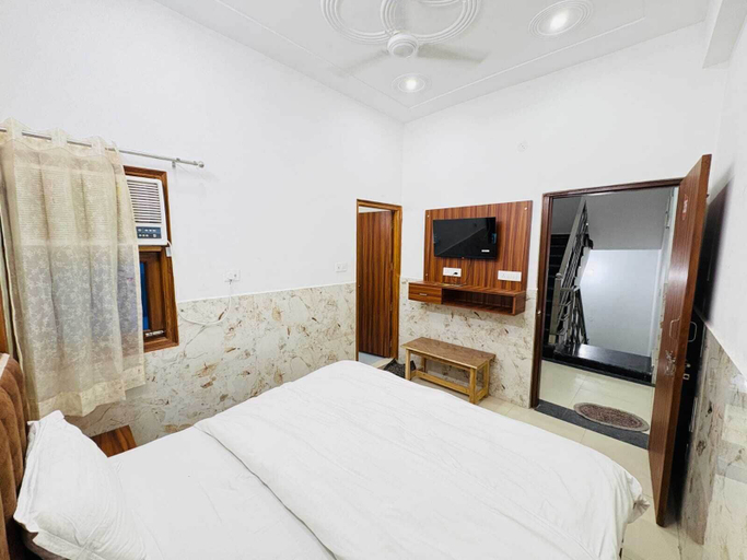 Room 4, Hotel Vrinda Nikunj Dham, Mathura