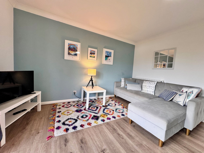 Living area 5, Mariner's Apartment by Week2Week, North Tyneside