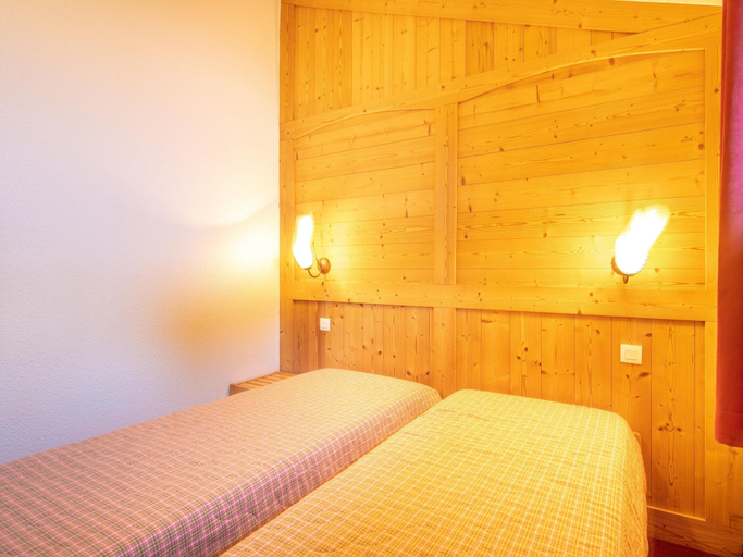 Room 5, Large Alpine Family Stay in Doucy, Savoie
