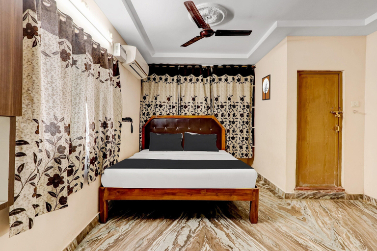 Room 3, Super OYO Hotel O Adarsh Nagar Near Kavya Hospital, Visakhapatnam