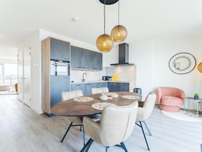 Dining 3, Marina Stay With Dual Terraces, Tholen
