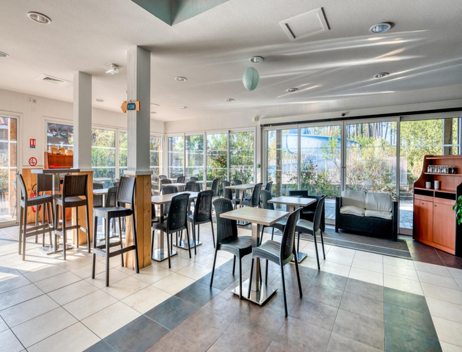 Dining 4, Nature Stay Near Biscarrosse Lake, Landes