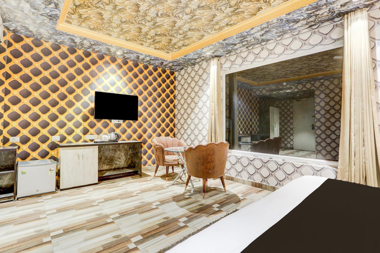 Room 5, Deluxe Palette Bareilly Bellazio Suites, Bareilly