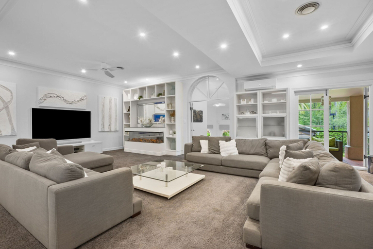 Living room 5, Spacious 7-bed Family Home in Chapel Hill, Chapel Hill