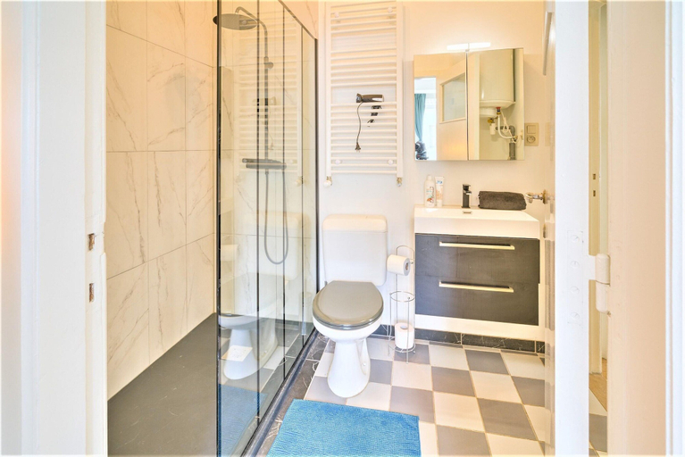 Bathroom 3, Lodge apartment in Central Antwerp, Antwerpen