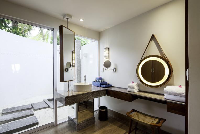 Bathroom 4, Machchafushi Island Resort & Spa Maldives, The Centara Collection