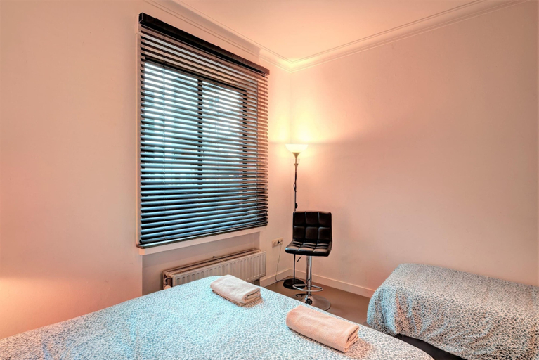 Room 5, 2-bedroom Apartment for 9 in Antwerp, Antwerpen