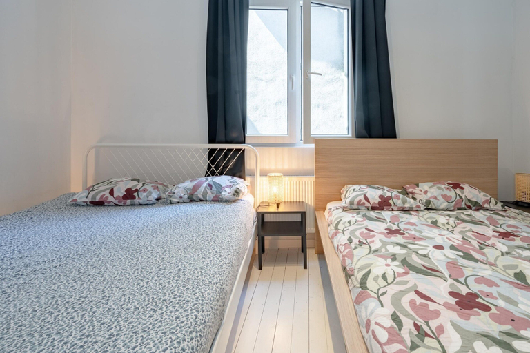 Room 2, Cozy Antwerp Apartment Stay for 7, Antwerpen