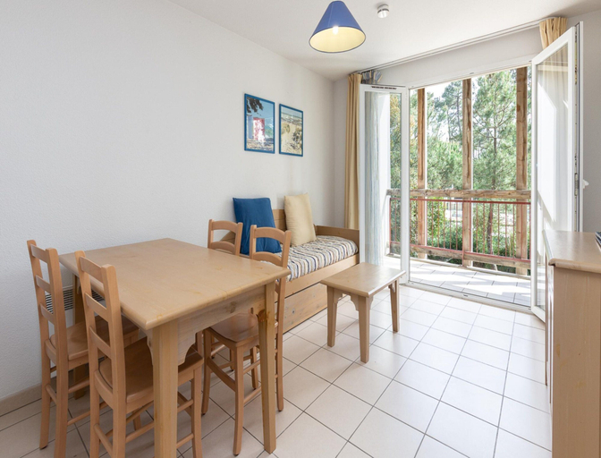Dining, Escape for Seven Guests, Landes
