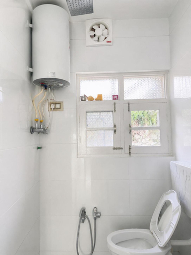 Bathroom, Everest Guest House, Baramulla