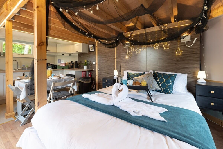 Bedroom 3, Woods Meadow Glamping, Kent