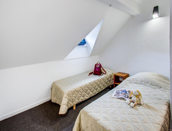 Room 4, 8-Guest 3-Bedroom Apartment, Hautes-Pyrénées