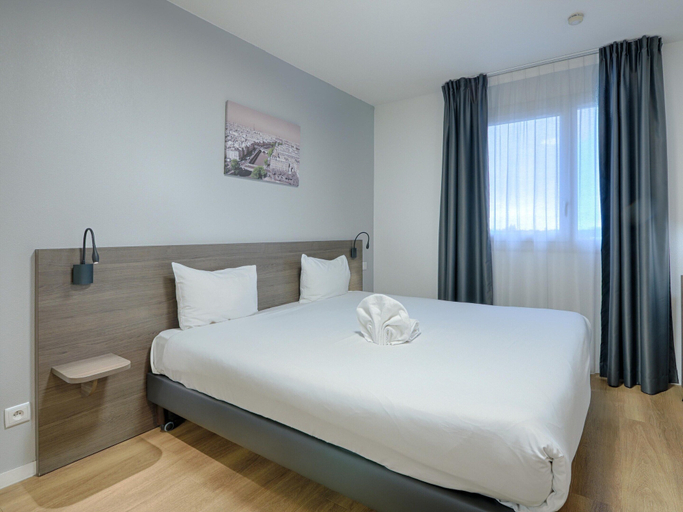 Room 3, Riverside Couples Stay Near Paris, Val-de-Marne