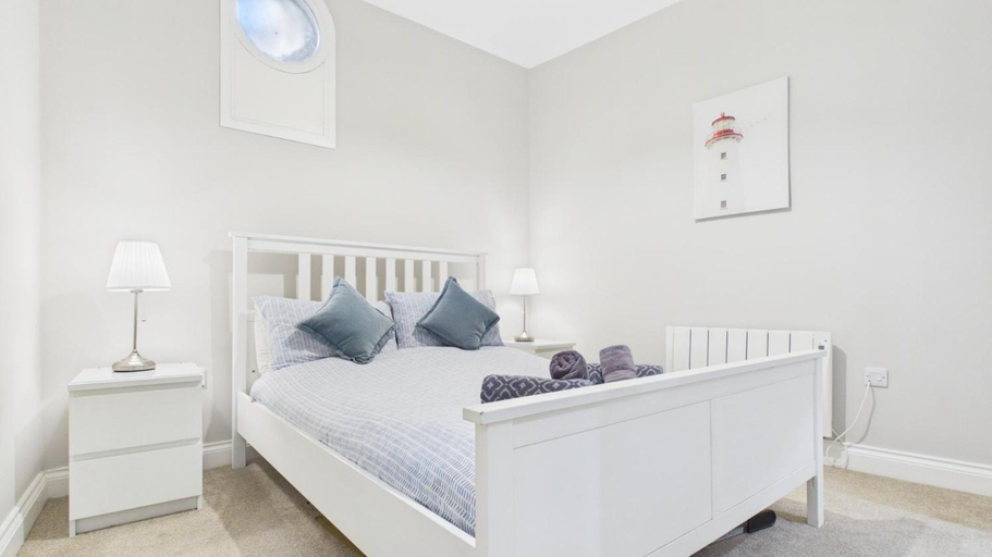 Bedroom 2, Sea Legs - 2 Bedroom Apartment - Tenby, Pembrokeshire