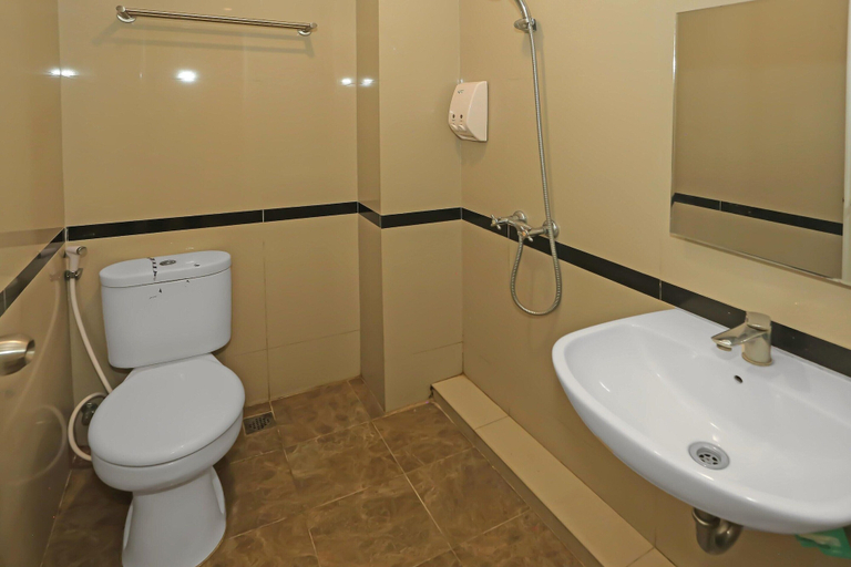 Bathroom, Luxury Twin Stay With Free Wifi and Parking, Jakarta Pusat