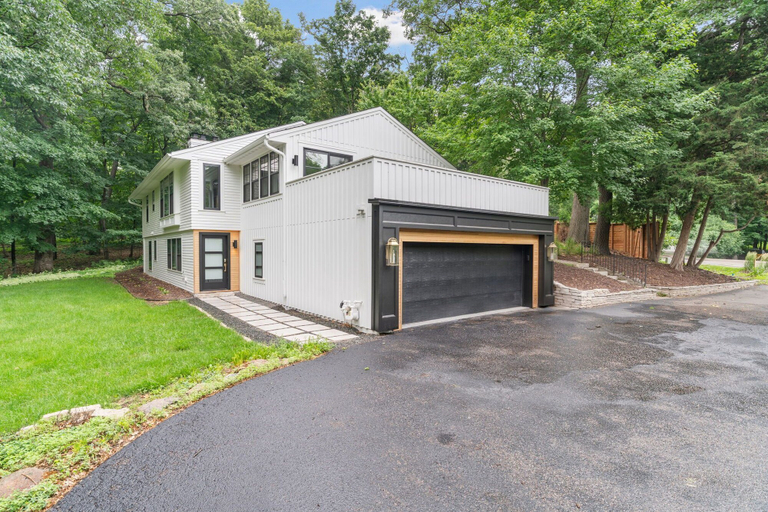 Exterior & Views 2, Wayzata Cove, Hennepin