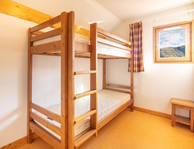 Room 4, Mountain Apartment With Alpine Comfort, Savoie