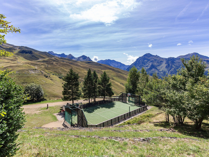 Garden, Spacious 2-Bedroom 6-Guest Apartment, Hautes-Pyrénées