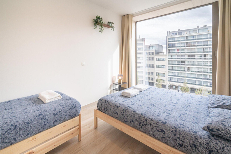 Room 5, Central City Haven for 10 With Terrace, Antwerpen