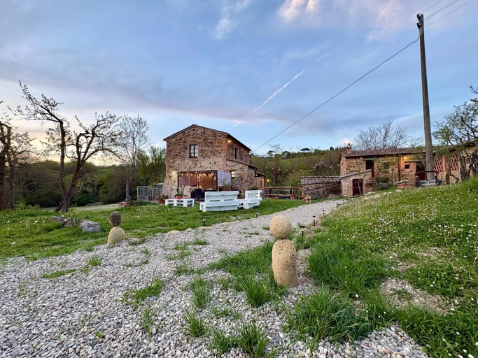 Property grounds, La Tresa Country Living, Siena