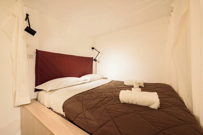Bedroom 3, Vico Santa Luciella 20, Napoli