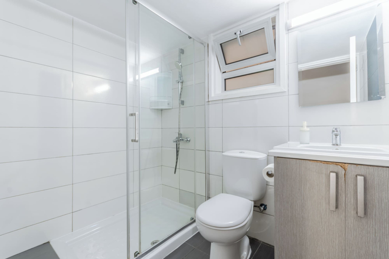 Bathroom, Paradise Promenade Apartment, Larnaca