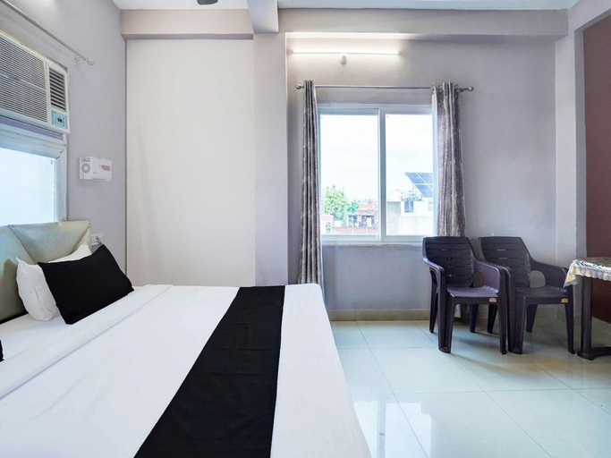 Room 2, Classic With Balcony Hotel SKR, Varanasi