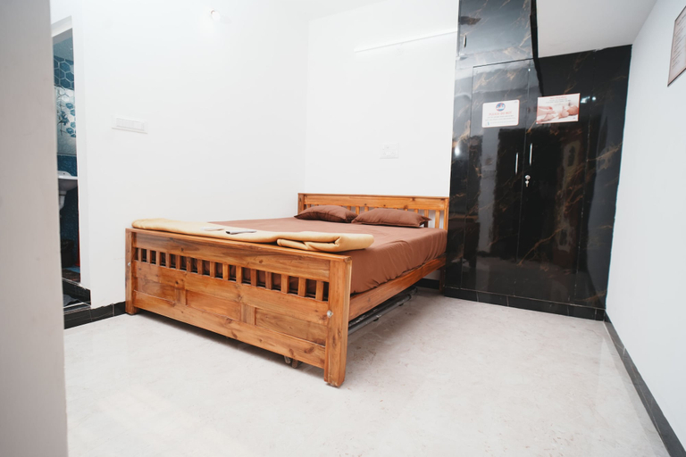Room 5, Sri Sakthi Nivas, Tiruvannamalai