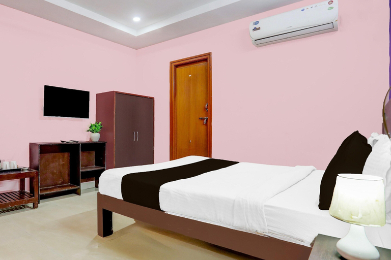 Room 4, Deluxe Karakambadi BVN Grand, Chittoor