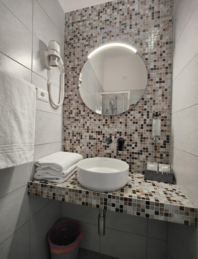 Bathroom 4, Hotel Principe Amedeo, Rome