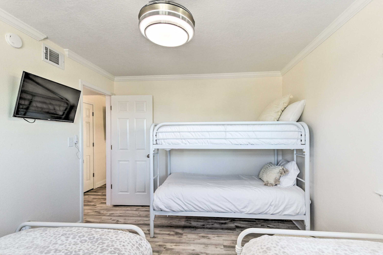 Room 5, Gulf Shores Beach Condo With Pool, Baldwin