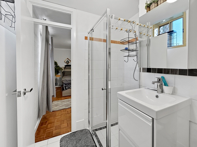 Bathroom 5, Stylish 1-bed Apartment Near Fremantle, Fremantle