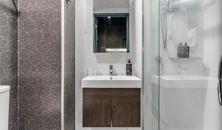 Bathroom 3, Abstract Hotel, Waitakere
