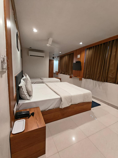 Bedroom 4, Hotel Royal Relax, Gandhinagar
