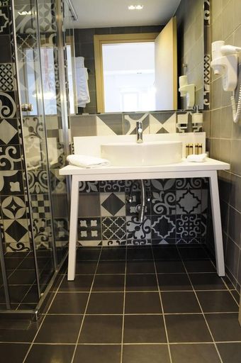 Bathroom 3, Fillis House, Central Macedonia
