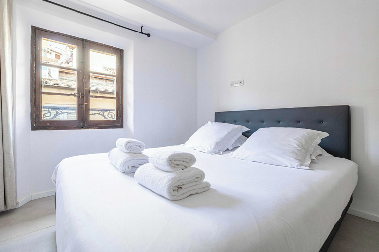 Room 3, A/C Flat 1bdr/4p in the Heart of Cannes - Old Port, Alpes-Maritimes