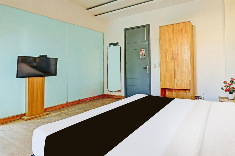 Room 4, Classic With Balcony Sector 49 Sohna, Gurgaon