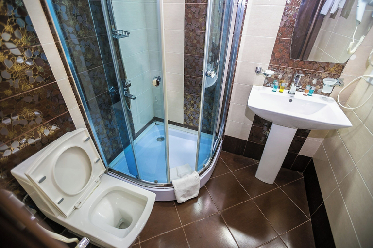 Bathroom 4, Golden Plaza Hotel, Baku