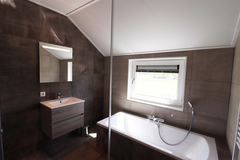 Bathroom 2, Brand new corner villa in Friesland, Littenseradiel