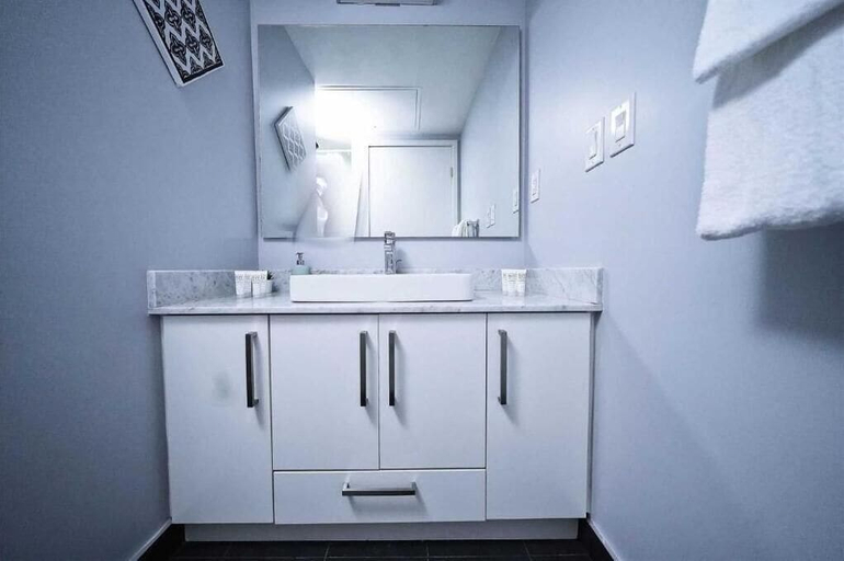 Bathroom 3, Everly Hotels & Suites, Toronto
